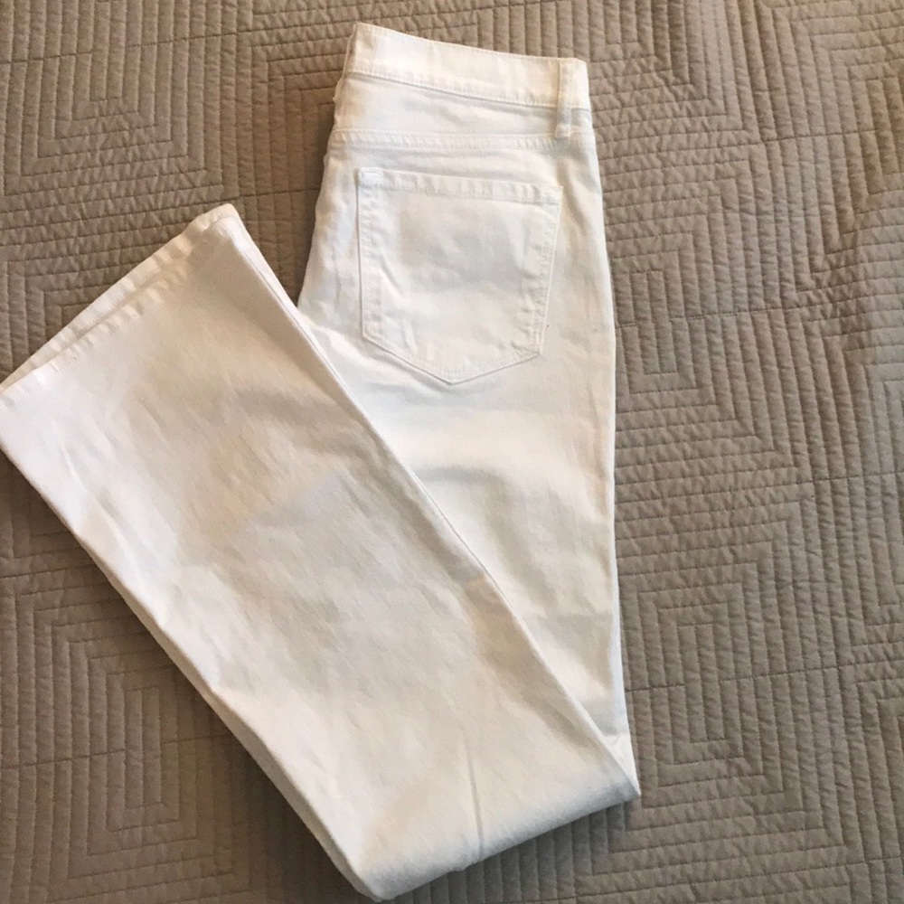 Fit and Flare white jeans NWOT!! Size 2 LOFT